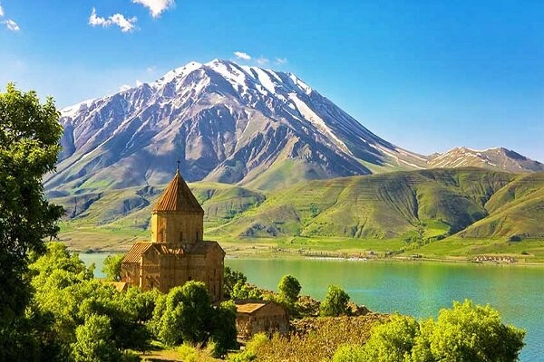 راهنمای جامع سفر به وان: مقصدی ایدهآل برای تعطیلات